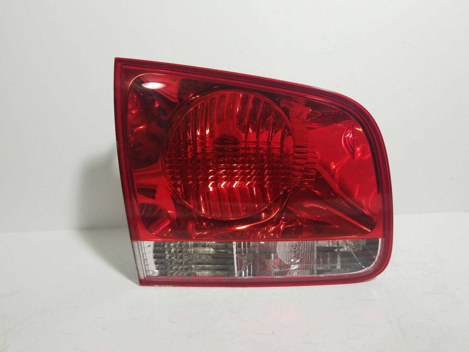 2004-2007 VOLKSWAGEN TOUAREG DRIVER REAR TAIL LIGHT OEM  #2531-T
