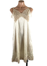 Vanity Fair sz 36 Beige lacy full slip lingerie M Antron Nylon VTG 80s sissy