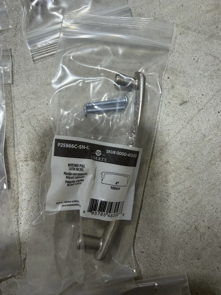 Gabinete de barra de níquel satinado 20 piezas Liberty Hardware P25966C-SN-C con muescas de 4" Foto 2 de 4