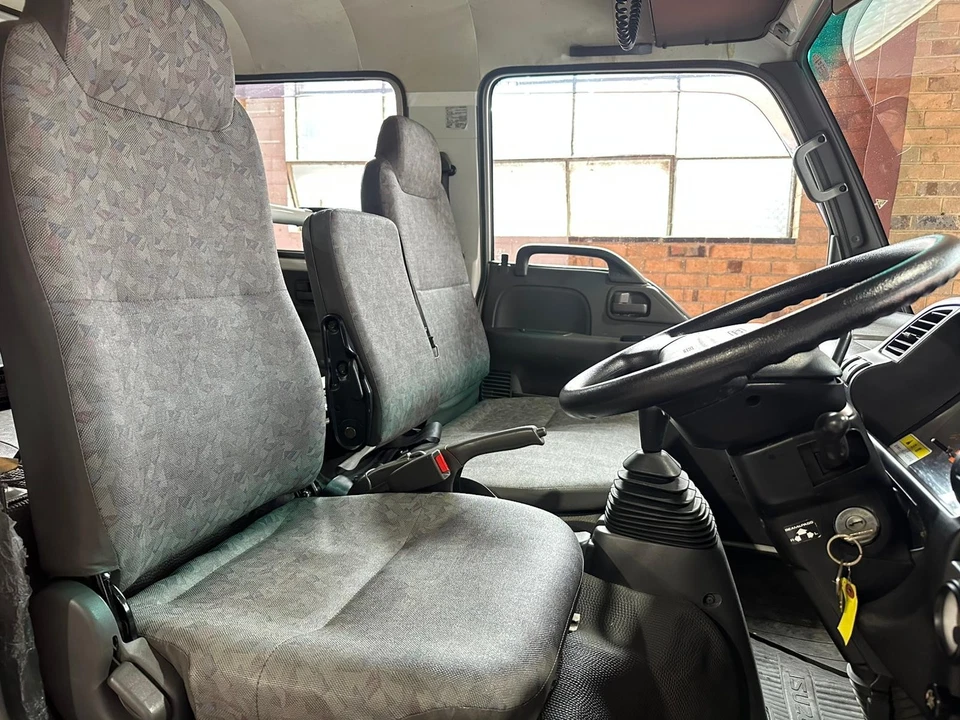 Isuzu Fire Truck, 6 Seater, Genuine 11900km - image 4 of 4