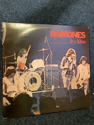 THE RAMONES - IT'S ALIVE VINYL 2xLP UK SIRE 1979 GATEFOLD PUNK VG+/VG+