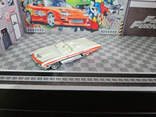 Vintage Hot Wheels white '63 Thunderbird T-Bird Metal base Combine postage