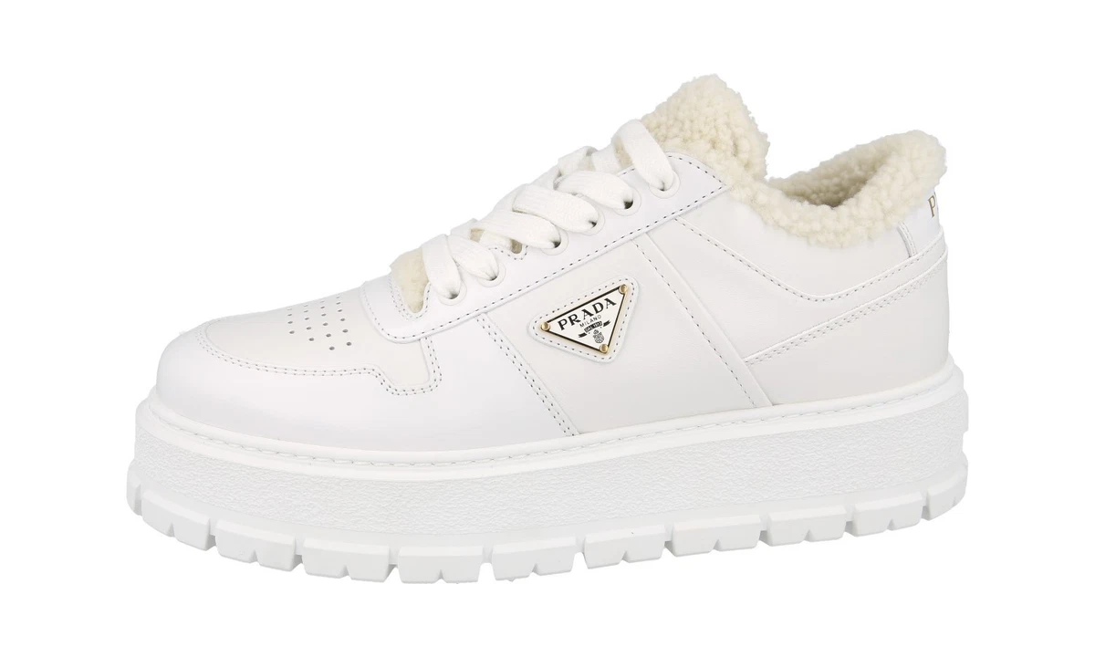 PRADA Leder Downtown Bold Shearling Fur Platform Sneaker - 1E947M - Weiss - NEU