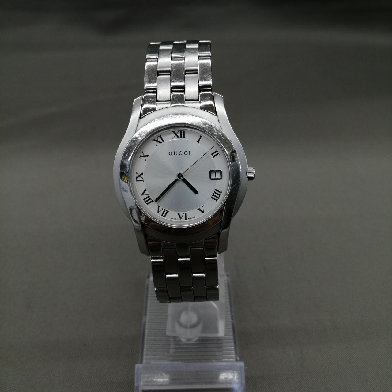 Gucci Quartz Wristwatch Model 5500M Luxury Timepiece