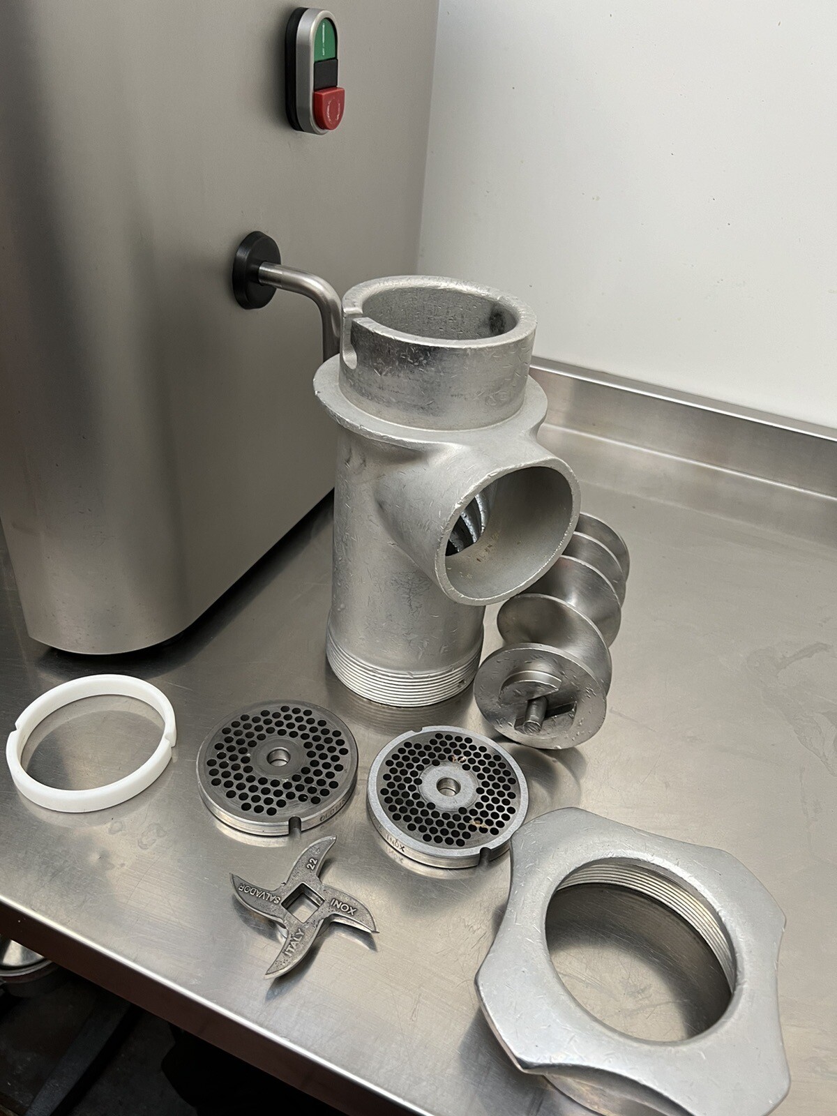 Mainca Meat mincer Pc82/22 Commercial Mincer eBay