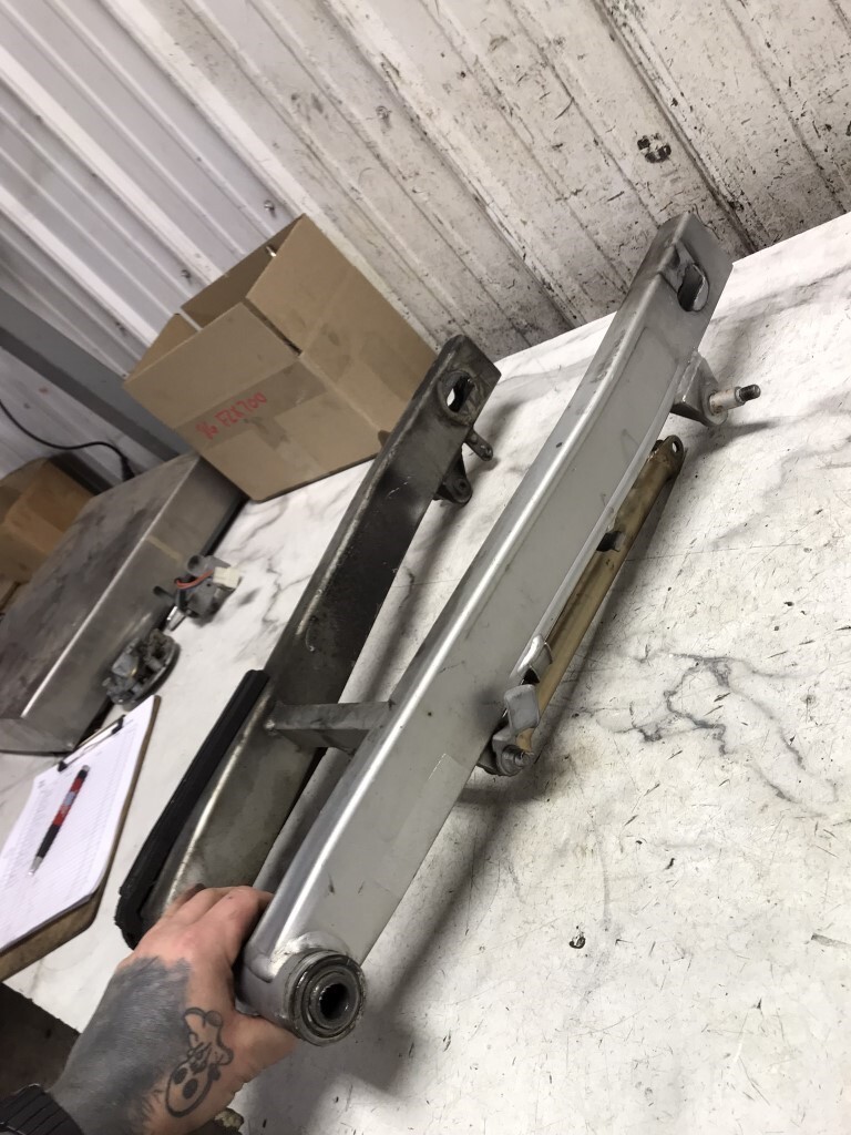 hammy20様 06-09 Hummer H2 Rear License Plate Pocket Tailgate DECKLID