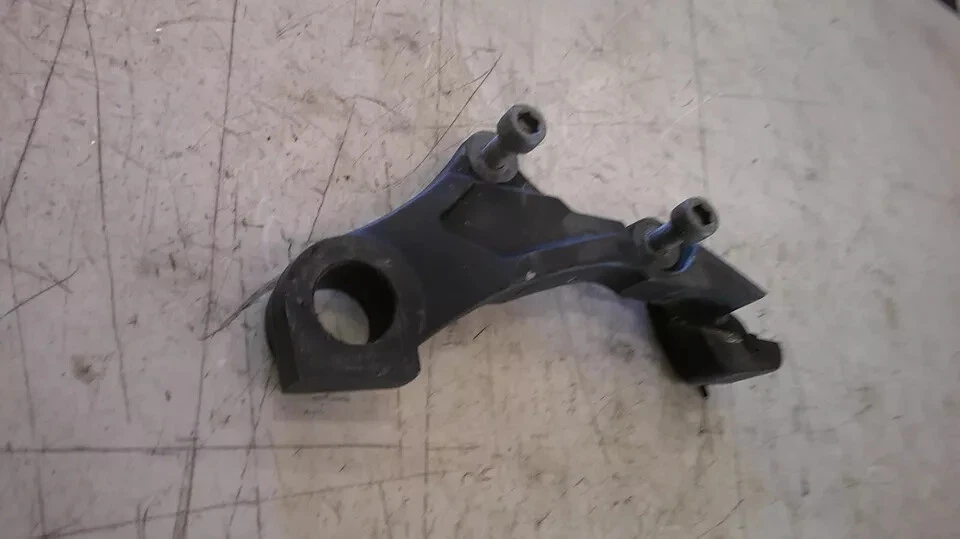 2009-2017 Harley Davidson V haste VRSC suporte de pinça de freio traseiro ótimo estado - Imagem 4 de 4