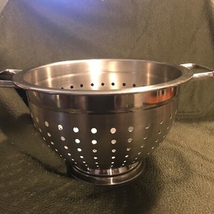 Fabrique en Coree 8 Qt Stainless Steel Perforated Colander w/ Footed Base