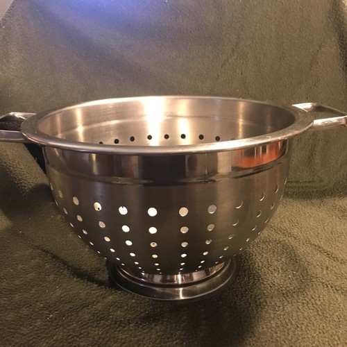 Fabrique en Coree 8 Qt Stainless Steel Perforated Colander w/ Footed Base