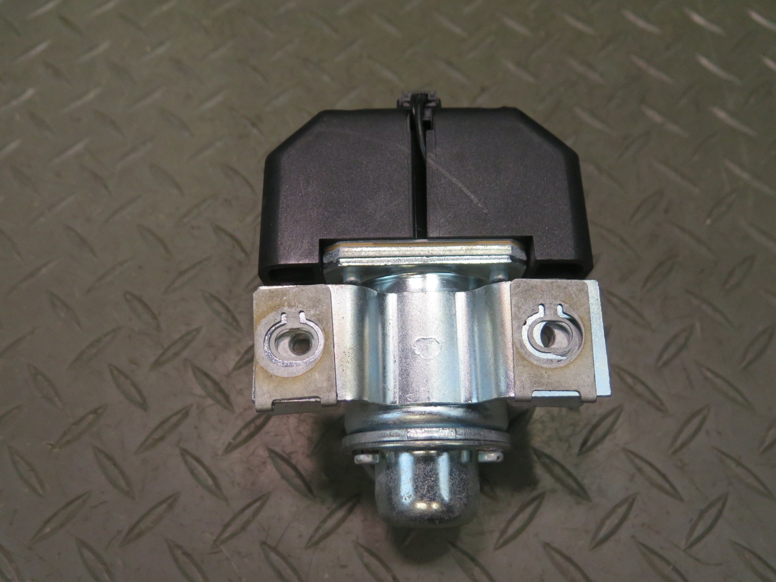 2006-2012 BENTLEY CONTINENTAL FLYING SPUR REAR BATTERY DISCHARGE RELAY MODULE