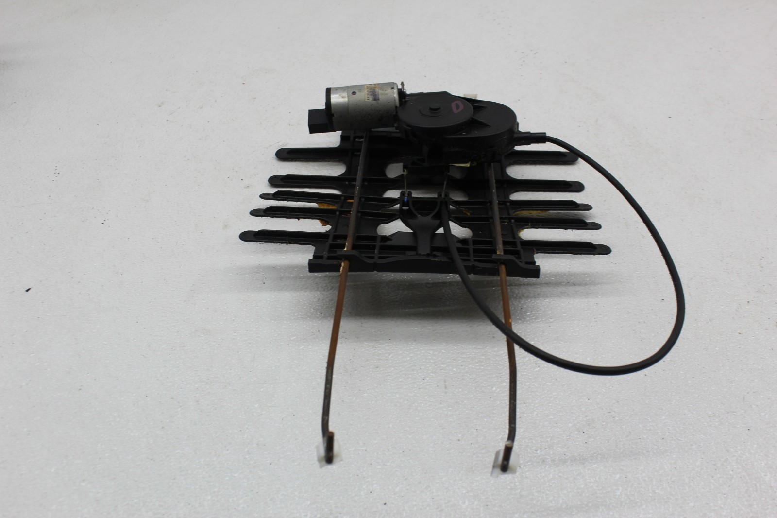 99-01 FERRARI 456 M FRONT DRIVER SEAT LOWER LUMBAR SUPPORT MOTOR MOUNT