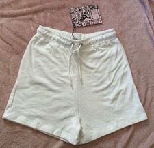 NEU MIT ETIKETT "NEW GIRL ORDER" FROTTEE KORDELZUG STRANDSTIL WEISSE SHORTS 10