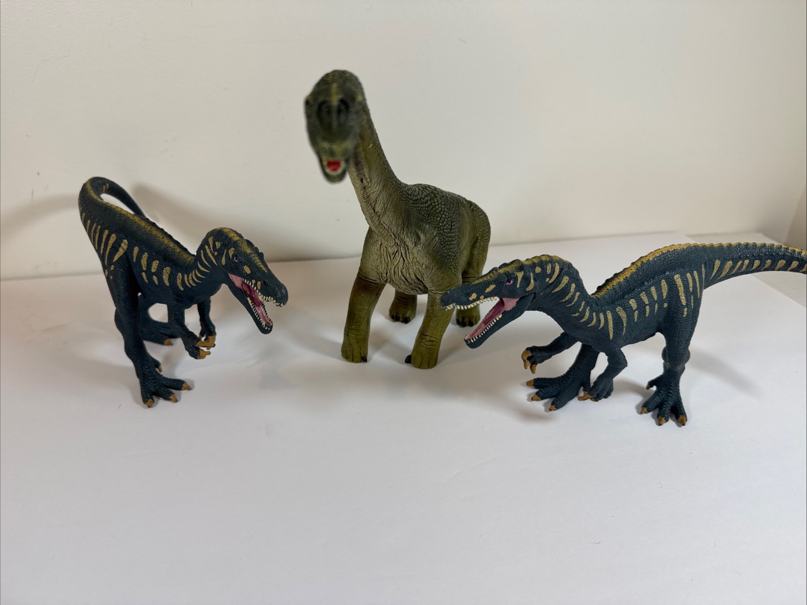 S Realistic Brontosaurus, Baryonyx