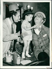 1943 Ed Wynn Comic Son Keenan And Grandson Ned After Stage Debut Actor 6X8 Photo 1943 Ed Wynn Comic Son Keenan And Grandson Ned After Stage Debut Actor 6X8 Photo