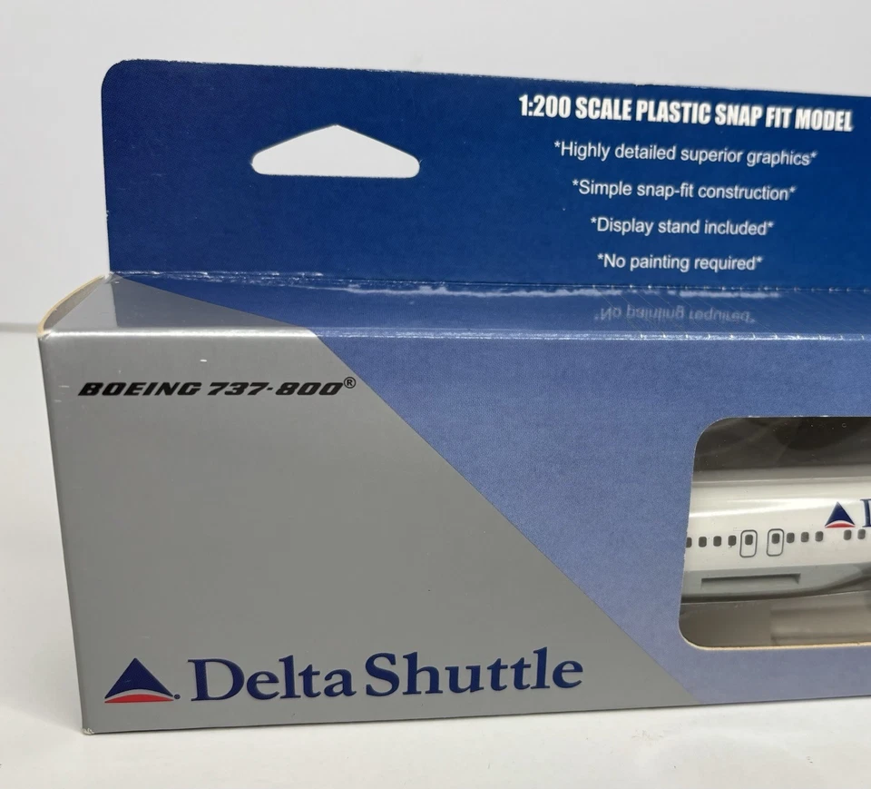 1:200 Hogan Delta Shuttle Boeing 737-800 N395DN #1349 Model Airplane Desk - Image 3 of 4