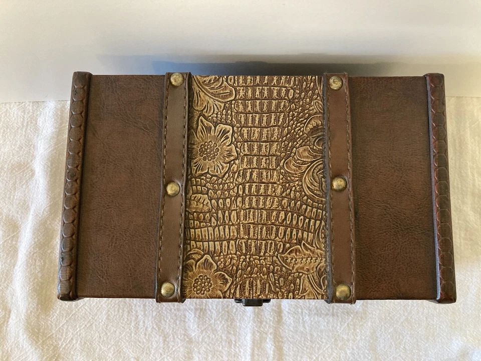 Vtg Wood Jewelry Box Chest Leather Overlay & Straps Metal Accents Clasp Closure - Image 3 of 4