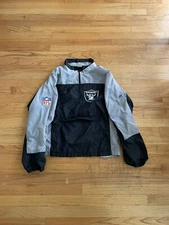 Oakland Raiders, 1/2 Zip Packable Windbreaker size mens L (vintage from 90s)