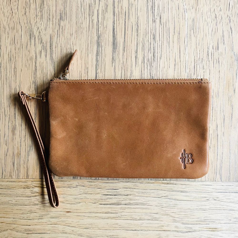 HANDBAG BUTLER Brown Leather Cognac Mighty Purse Wristlet Clutch Wallet NWOT-image