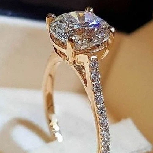 Anillo de boda de compromiso redondo de diamantes creados en laboratorio de 2 quilates con acabado de oro rosa de 14 quilates Foto 3 de 4