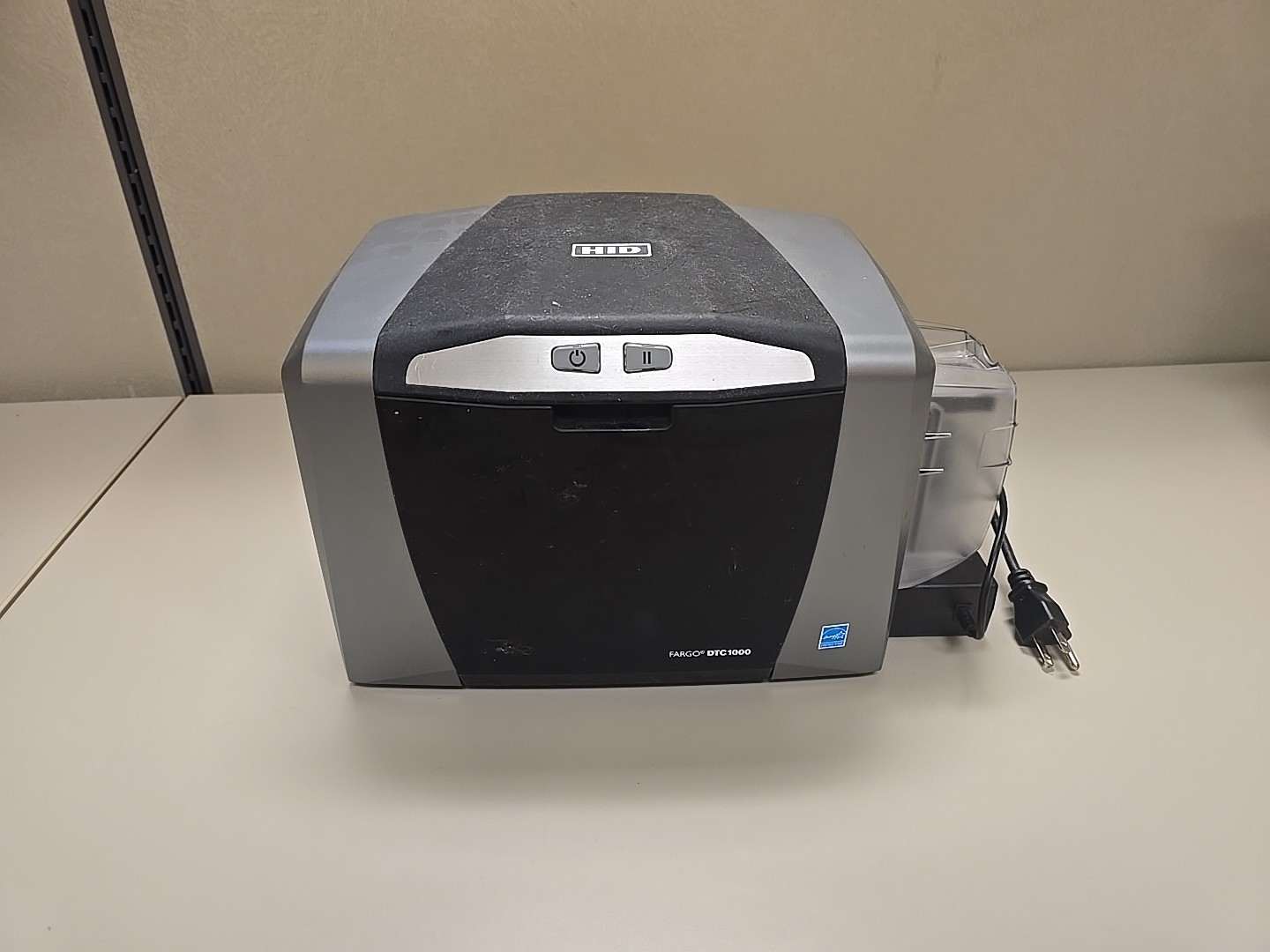 HID Fargo DTC1000 ID Card Printer USB – Color, 3,633 Cards, With Ribbon. Tested
