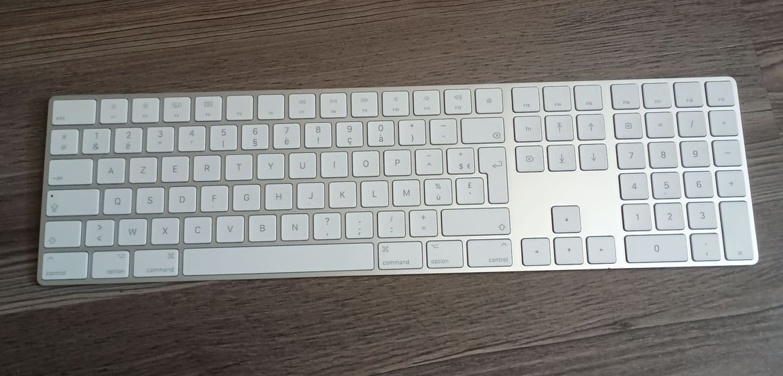 Clavier Apple Magic Keyboard A1843 aluminium pour aménager un espace télétravail