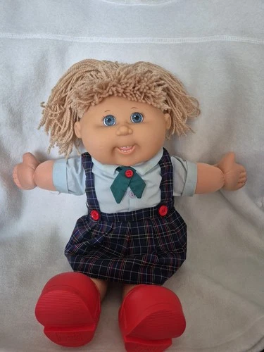 Cabbage Patch Doll Kid Girl With Blonde Yarn Hair Blue Eyes Dressed Smile teeth