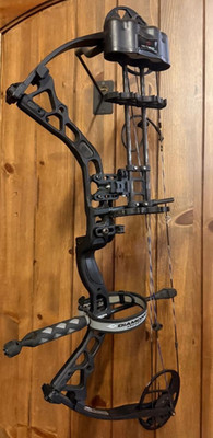 Diamond Archery Infinite Edge PRO Bow LH 7-70lbs - 19''-31''  BLACK Left Hand