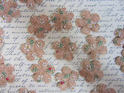 40 Brown Plaid & Daisy Cotton Floral Print Flower Applique/Fabric/Quilting L51-D