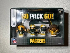 LITTLE PEOPLE  NFL COLLECTOR  GREEN BAY PACKERS   2.75" BRAND NEW SEALED GO PACK
