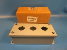 Saginaw Control and Engineering SCE-3PB, Pushbutton Enclosure, 8 x 4 x 3in