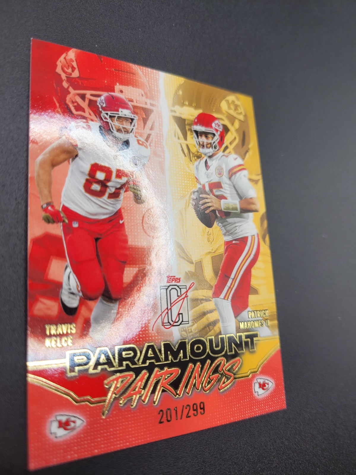 2025 Topps Signature Class #PP-11 Coral /299 Mahomes Kelce Paramount Pairings view 7