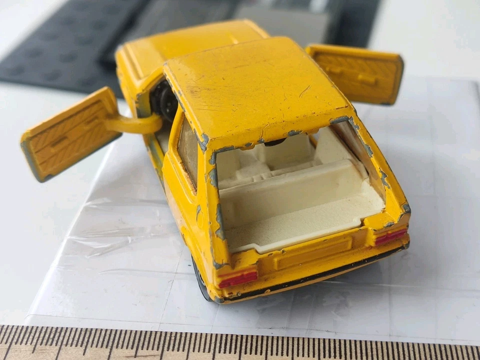 Corgi VW Polo, England gelb Diecast Vintage Kleinmodell Retro Auto - Bild 4 von 4