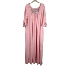 Vintage Miss Elaine pink fuzzy floral accent maxi length nightgown