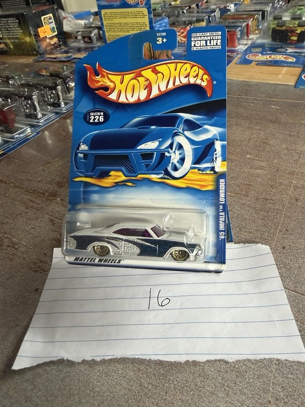 Hot Wheels '65 Impala Lowerider 2001 Collector No. 226 White