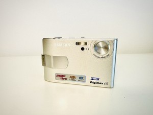 Samsung Digimax i6 camera - 6MP, Metal body, Play songs/videos, battery, VGC