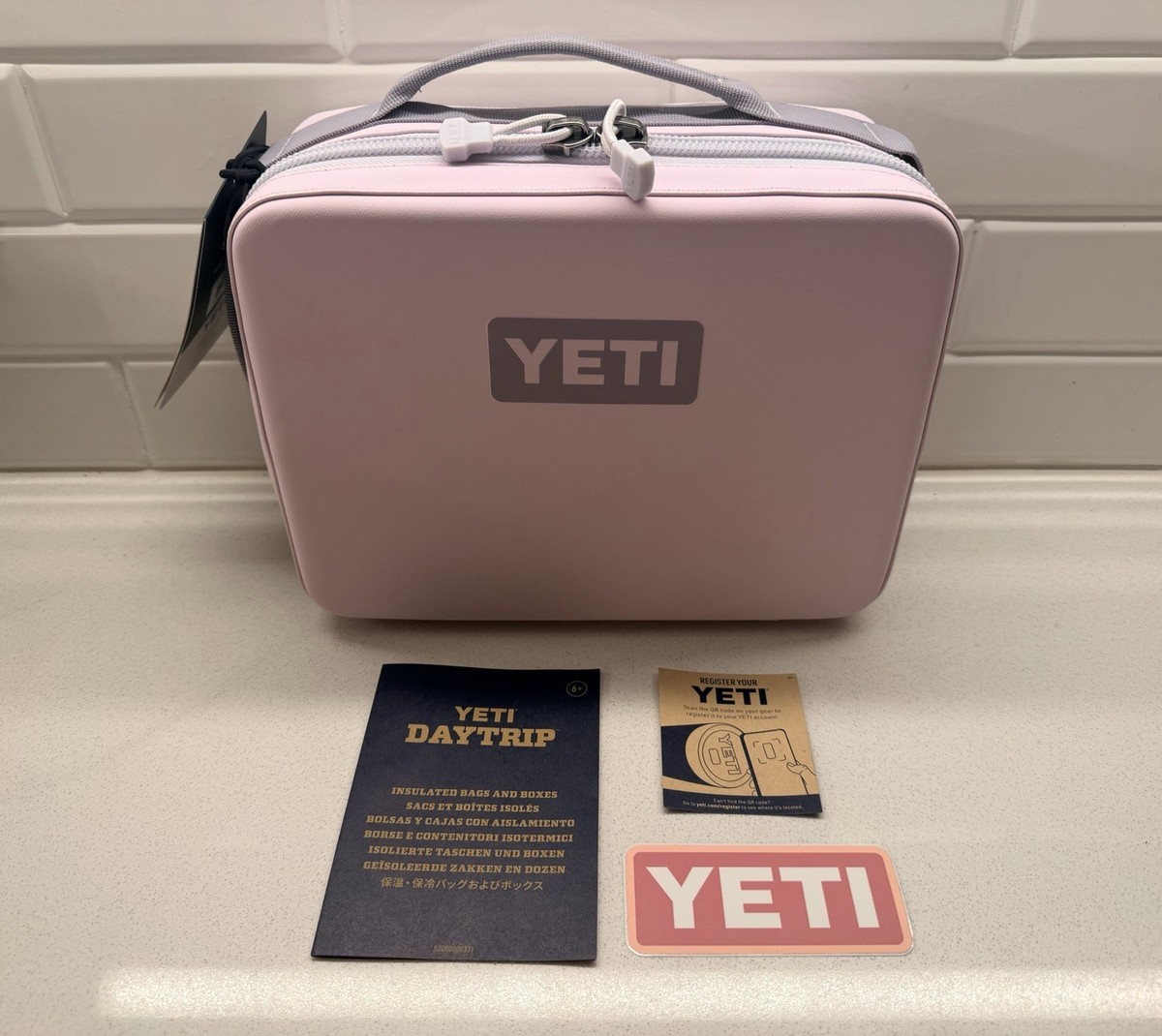 YETI Daytrip®ランチバッグ 6L Cherry Blossom YETI Daytrip 6L Lunch Bag Cherry Blossom