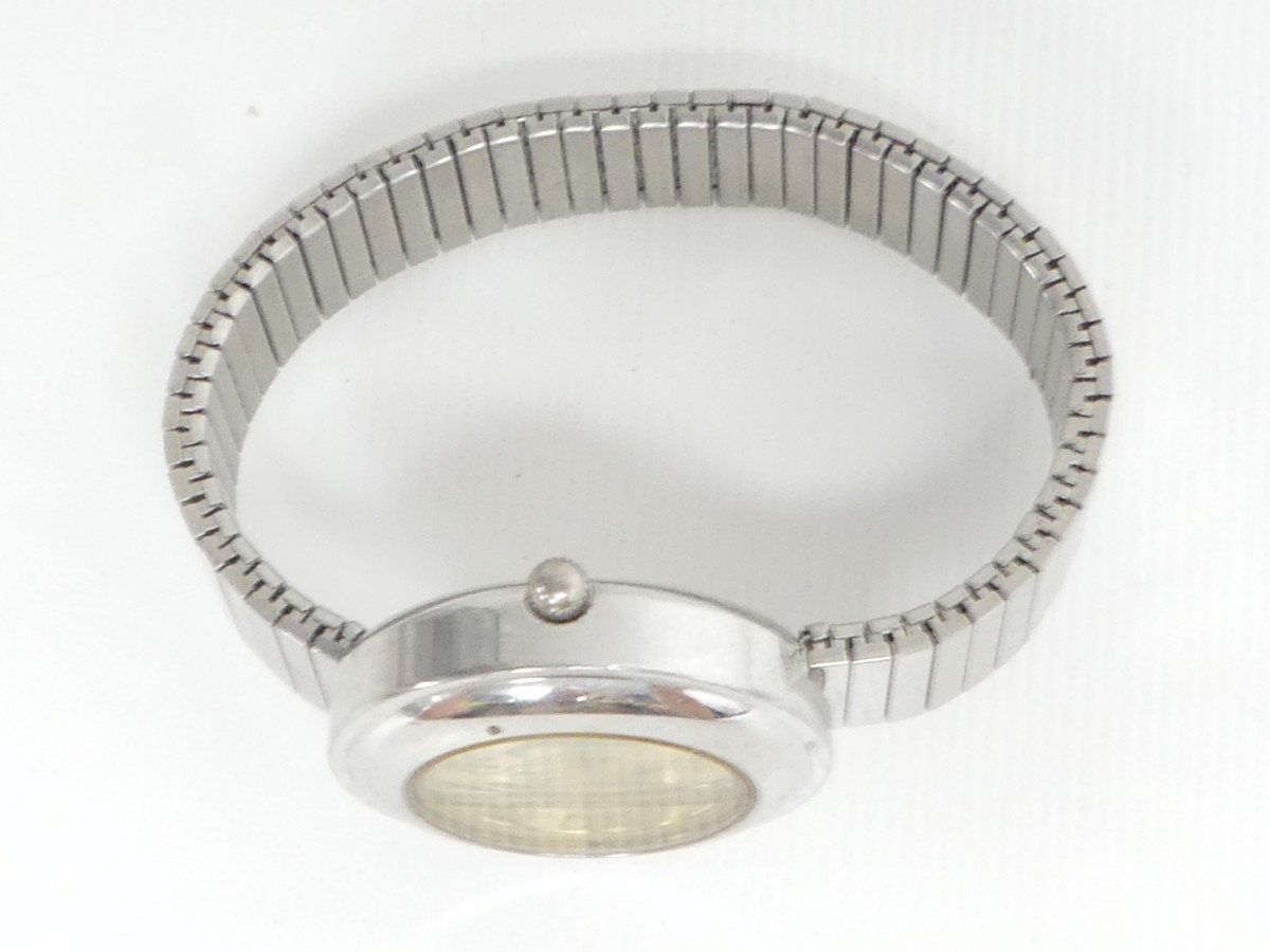 (ref288W76) Lady's Women's Picador Dolphin Wristwatch With New Battery View 4