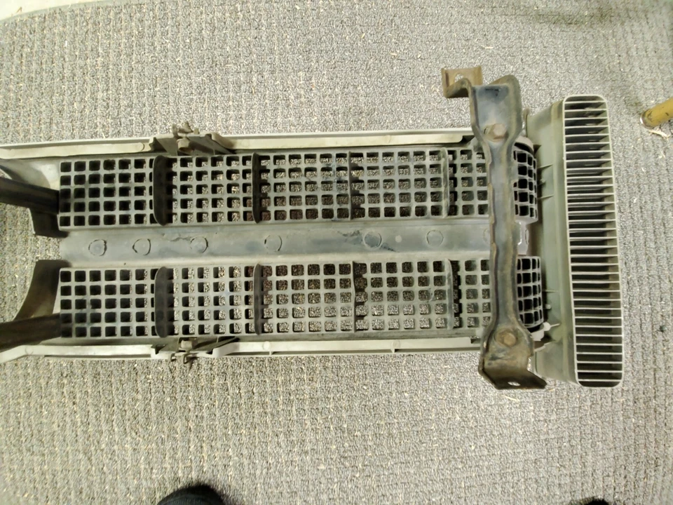 Pontiac Bonneville 1969 parrilla derecha y envolvente Foto 3 de 4