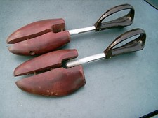 ROCHESTER SHOE TREE CO. WOODEN SHOE TREES MARKED 4 BROWN HANDLE FLORSHEIM