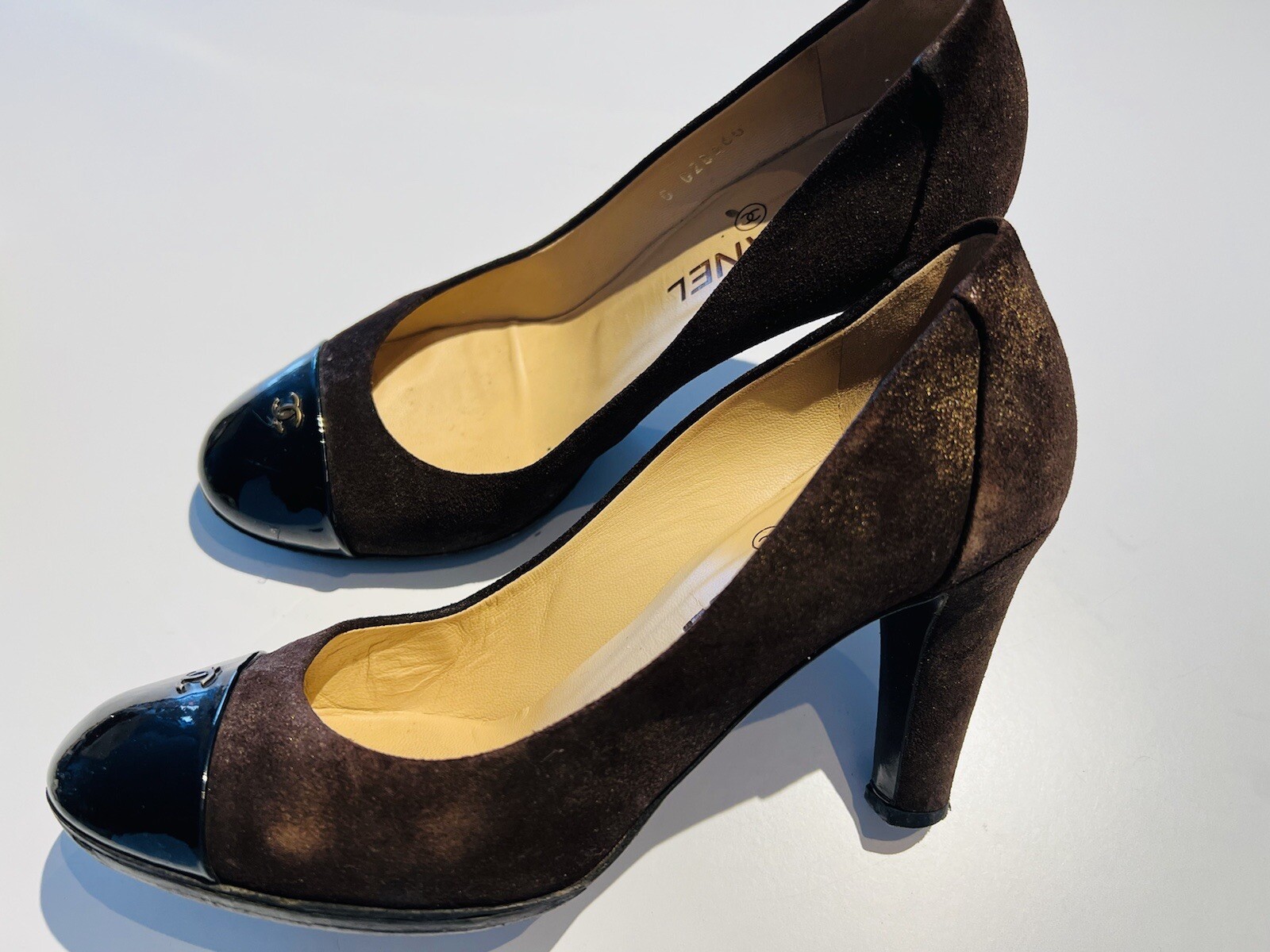 Escarpins Femme Talon Bloc – Noir Suède & Bout Verni – Taille 7 (38) – Soirée/bureau – Neufs