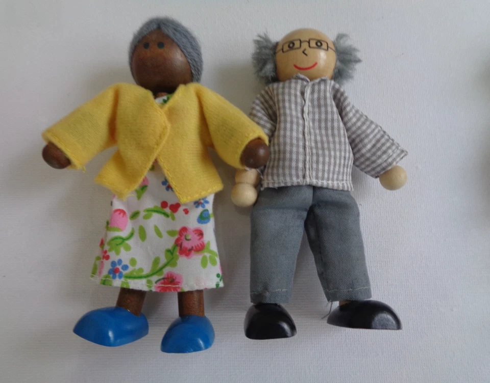 elc wooden dolls house figures grandparents - Image 2 of 4