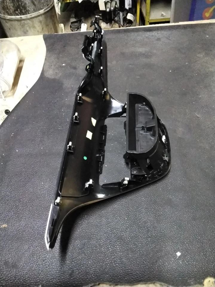 Eléments tableau de bord  pour écran GPS Peugeot 208 année 2014 - Photo 4/4