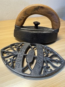 Vintage Dubuque Potts Antique SAD Iron with detachable handle and Trivet