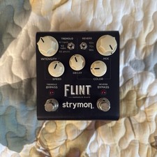 Strymon Flint Tremolo Reverb Electric Guitar ...
