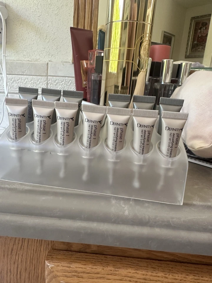 NEW OLAY DEFINITY 14 DAY SKIN REHABILITATION INTENSIVE 3-PHASE TREATMENT - Image 2 of 4