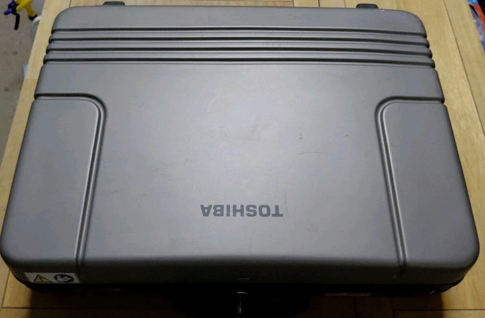 Roland VS-1824 24-Bit Multi-Track Digital Recorder V-Studio + Case - Image 4 of 4