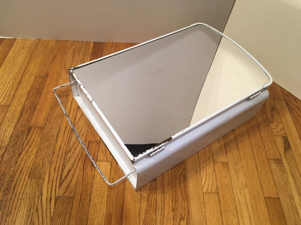 **Vintage MCM STEEL MEDICINE CABINET MIRROR DOOR FRONT CURVE TOP TOWEL RACK - Image 3 of 4