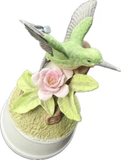 Vintage 1987 Schmid Hummingbird Porcelain Music Box – “Hummingbird & Flower”