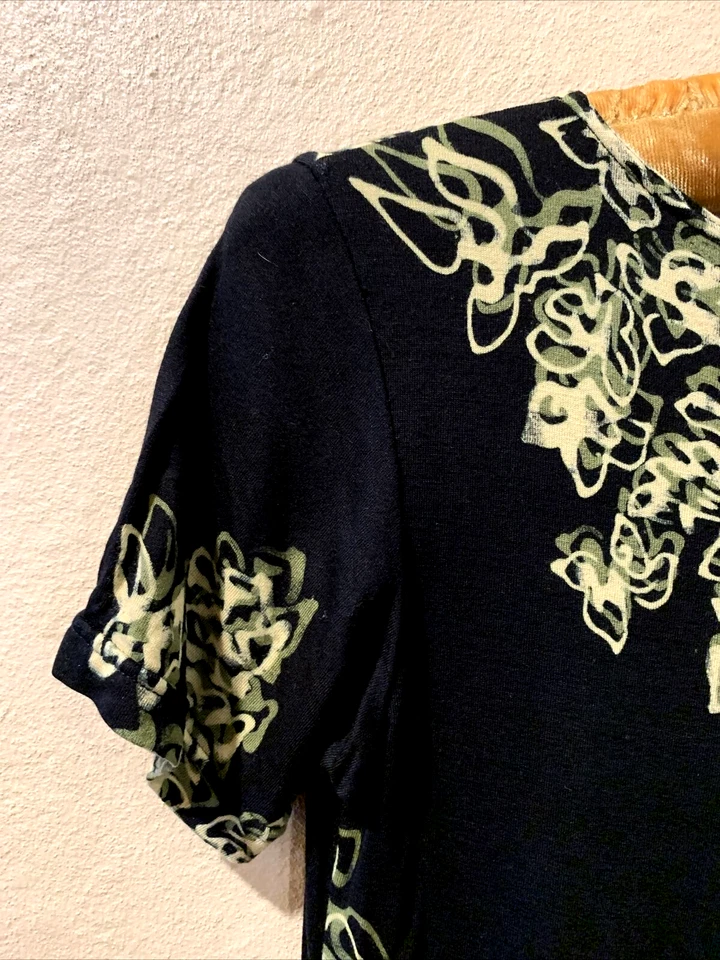 Top hawaiano Noa para mujer talla pequeña negro con cuentas y lentejuelas manga 3/4 boutique usado en excelente estado Foto 3 de 4