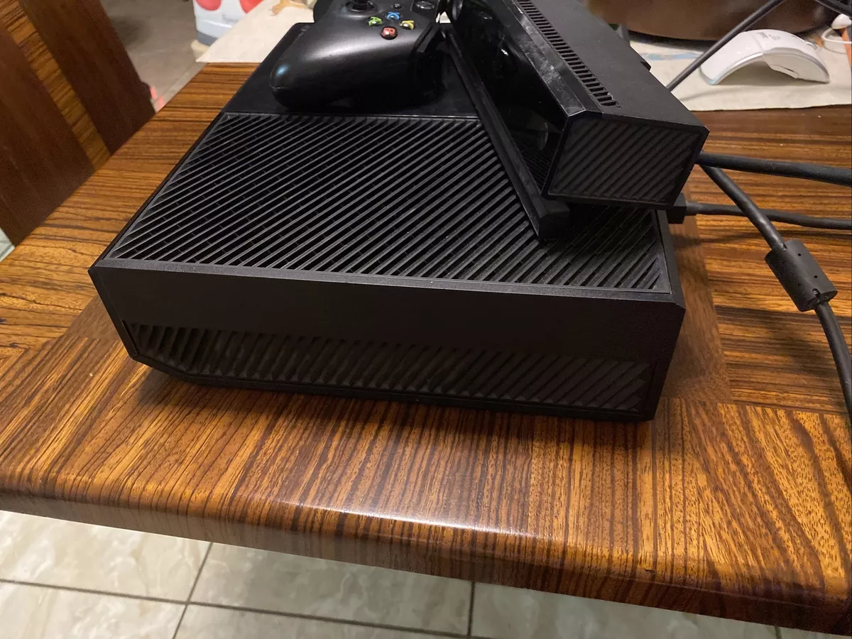 Microsoft Xbox One Model 1540 500 GB Console w Kinect